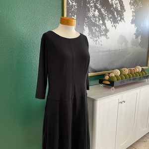 Anne Klein Size 16 super stretchable and flattering black dress